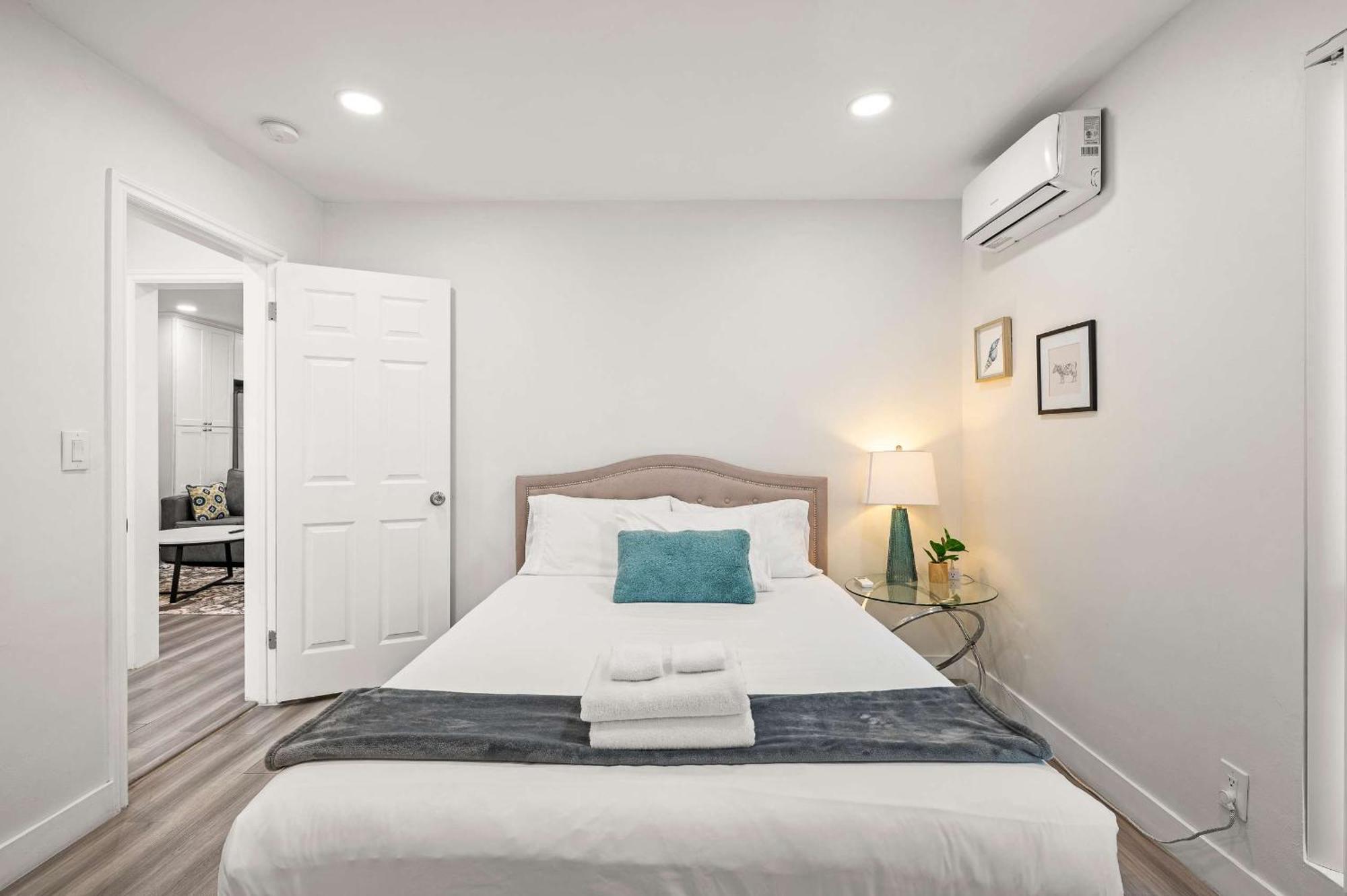 New Renovated 2B2B Apt Self Checkin Free Parking 1 Pasadena Kültér fotó